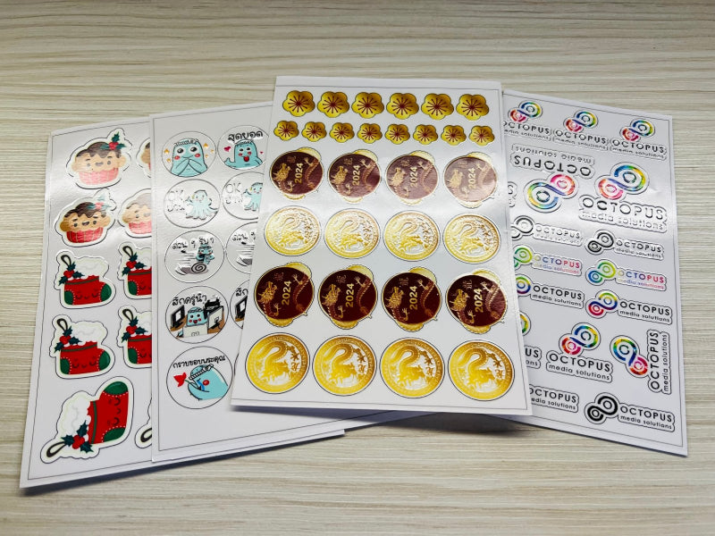 สติ๊กเกอร์ยูวี สกรีนติดสินค้า พิมพ์คมชัด ทนทาน กันน้ำ เหมาะสำหรับฉลากสินค้าและบรรจุภัณฑ์