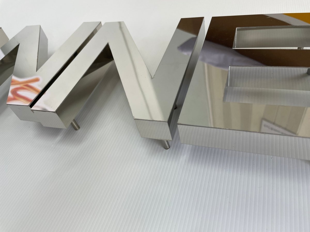 ป้ายตัวอักษรสแตนเลส Stainless Steel Letter Signage หรูหรา แข็งแรง ทนทาน เหมาะสำหรับป้ายบริษัท อาคาร และงานตกแต่ง
