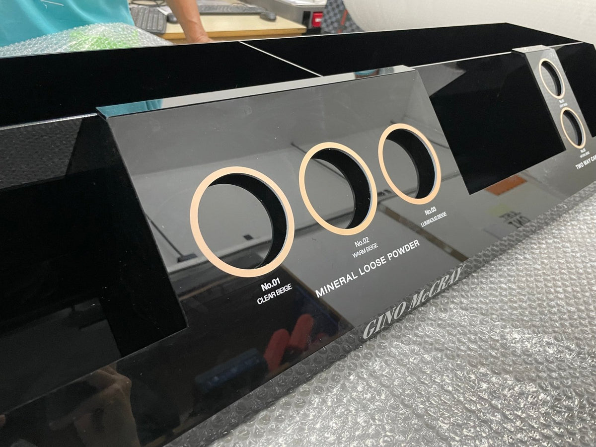 Shelf Display แท่นวางสินค้า แท่นวางเครื่องสำอาง ดีไซน์สวย เหมาะสำหรับโชว์สินค้าในร้านและงานโปรโมชัน