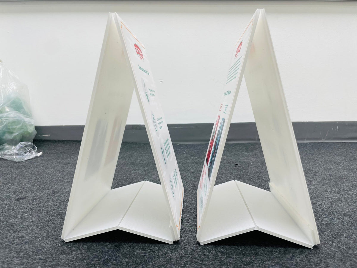 เต้นท์การ์ด สแตนดี้ตั้งโต๊ะ ป้ายตั้งฟิวเจอร์บอร์ด และป้ายสามเหลี่ยมตั้งโต๊ะ พิมพ์คมชัด เหมาะสำหรับเมนู โปรโมชั่น และป้ายโฆษณา