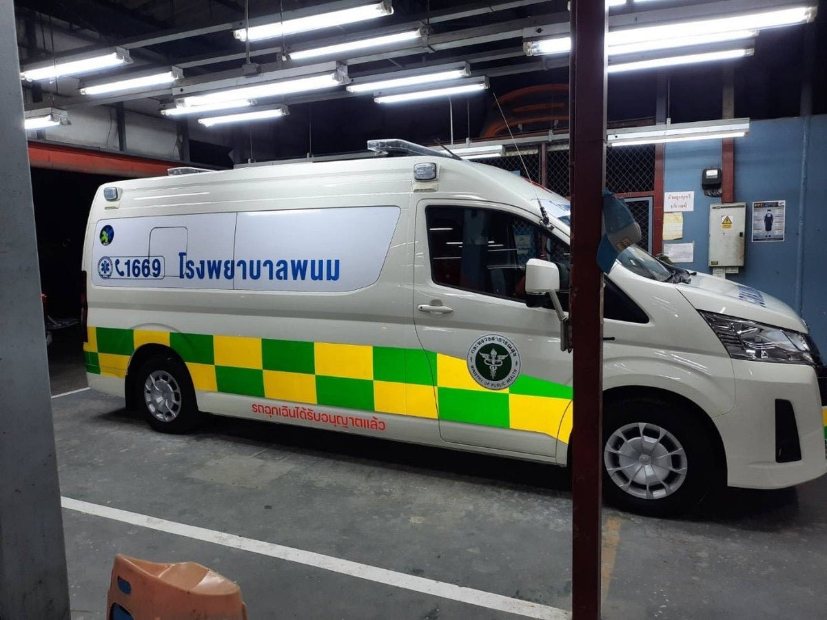 สติ๊กเกอร์ติดรถฉุกเฉิน Ambulance Sticker พิมพ์คมชัด สะท้อนแสงได้ เหมาะสำหรับรถพยาบาล รถกู้ชีพ และยานพาหนะฉุกเฉินทุกประเภท