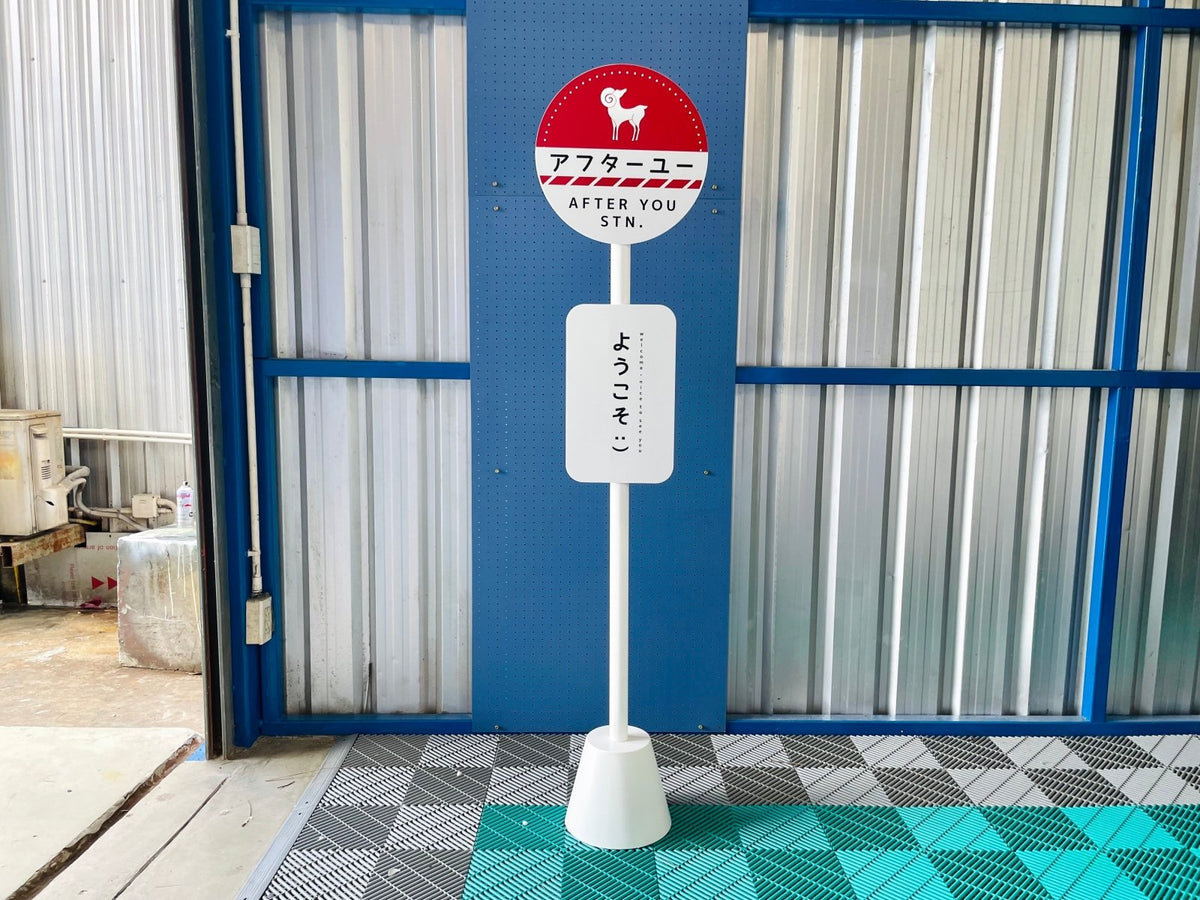 ป้ายตั้งคาเฟ่ และป้ายตั้งหน้าร้าน ดีไซน์สวยสะดุดตา พิมพ์คมชัด เหมาะสำหรับโปรโมชัน เมนู และดึงดูดลูกค้าหน้าร้าน