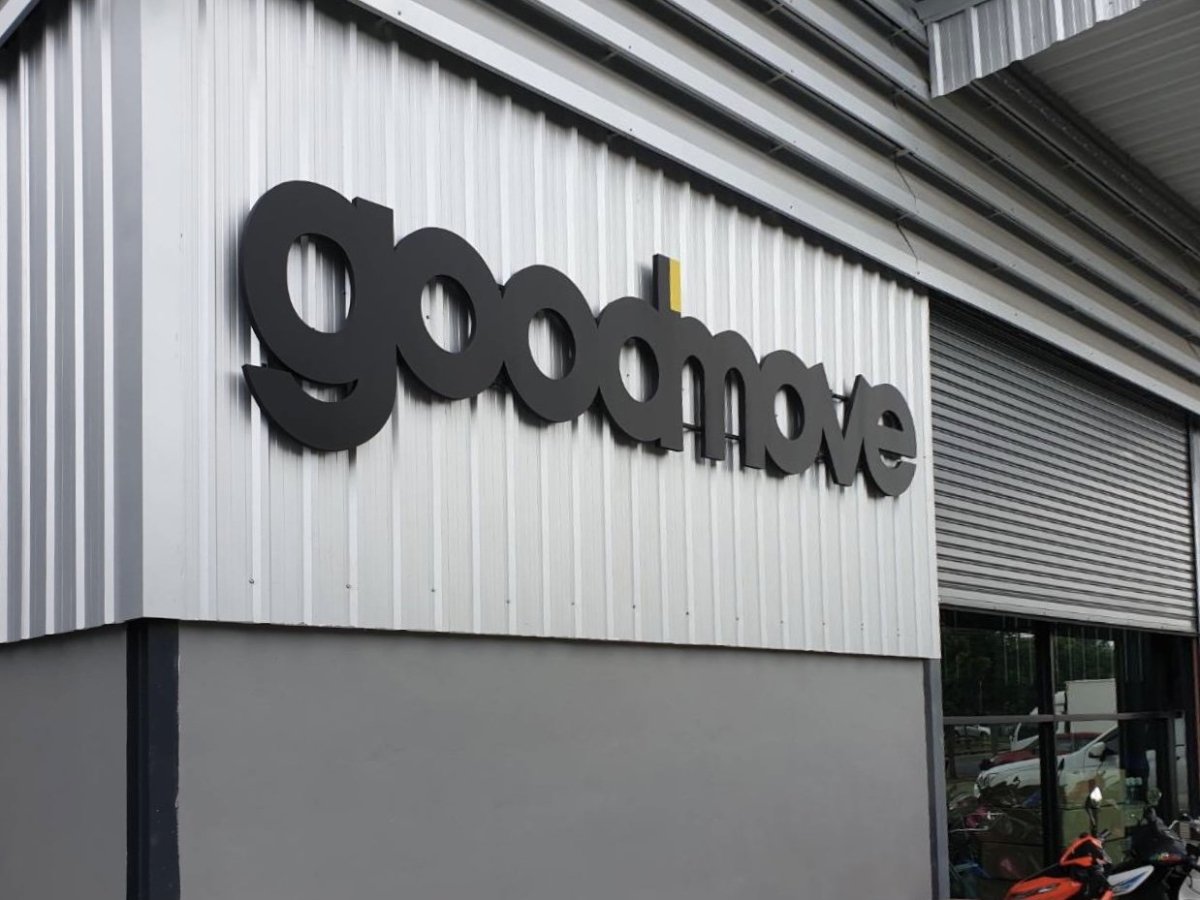 ป้ายอักษรโลหะ และป้ายโลโก้ ดีไซน์หรูหรา แข็งแรง ทนทาน เหมาะสำหรับป้ายบริษัท ร้านค้า และงานตกแต่งอาคาร