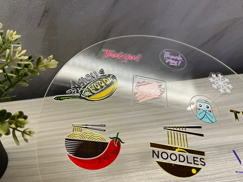 สติ๊กเกอร์ยูวี สกรีนติดสินค้า พิมพ์คมชัด ทนทาน กันน้ำ เหมาะสำหรับฉลากสินค้าและบรรจุภัณฑ์