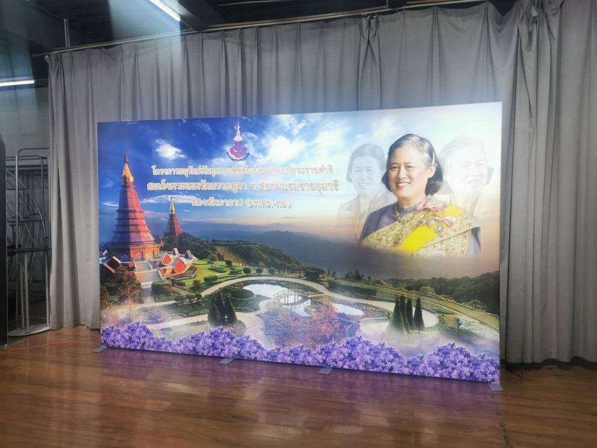 แบคดรอปผ้า กรอบอลูมิเนียม น้ำหนักเบา ติดตั้งง่าย เหมาะสำหรับงานอีเวนต์และนิทรรศการ