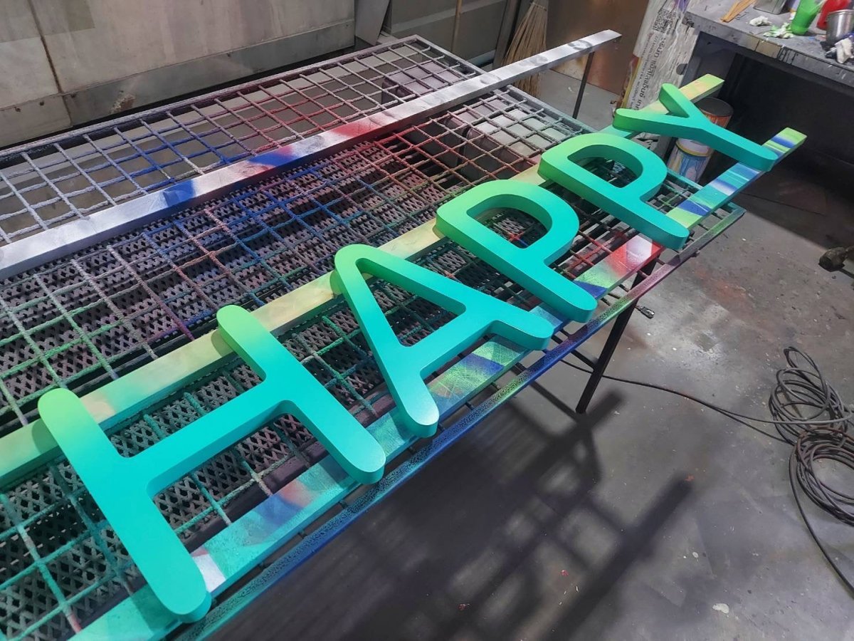 อักษรโลหะพ่นสี ป้ายโลโก้ ป้ายโลหะพ่นไล่เฉดสี ป้ายทำสี gradient ป้ายพ่นสีสวยๆ ป้ายทำสีสวยๆ - Octopus Media Solutions