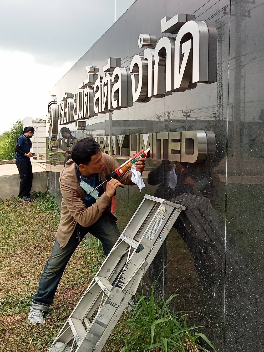 ป้ายโรงงาน ดีไซน์แข็งแรง พิมพ์คมชัด ใช้งานทนทาน เหมาะสำหรับโรงงานอุตสาหกรรมและองค์กรธุรกิจ