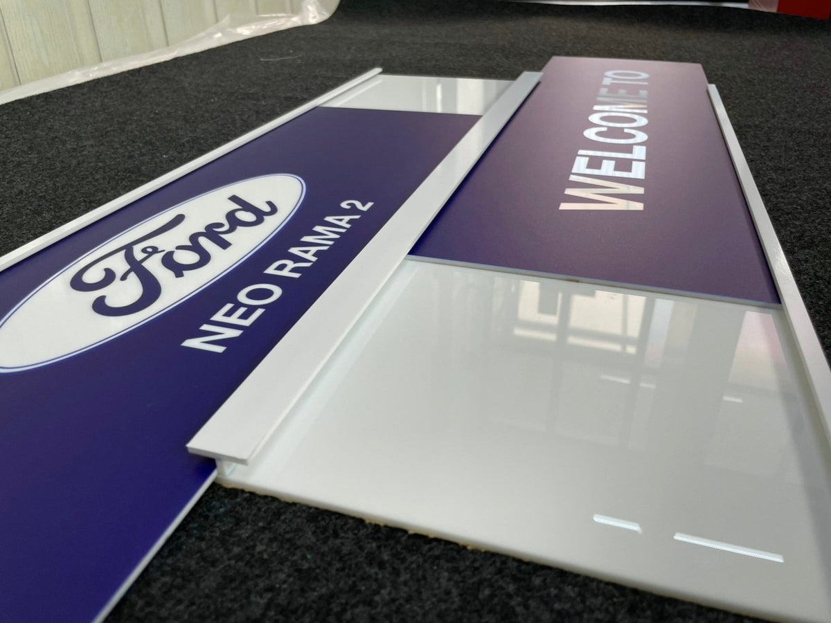 ป้ายรางสอดอะคริลิค ใส่ข้อมูลเปลี่ยนง่าย เหมาะสำหรับป้ายหน้าห้อง ป้ายสำนักงาน และอาคาร