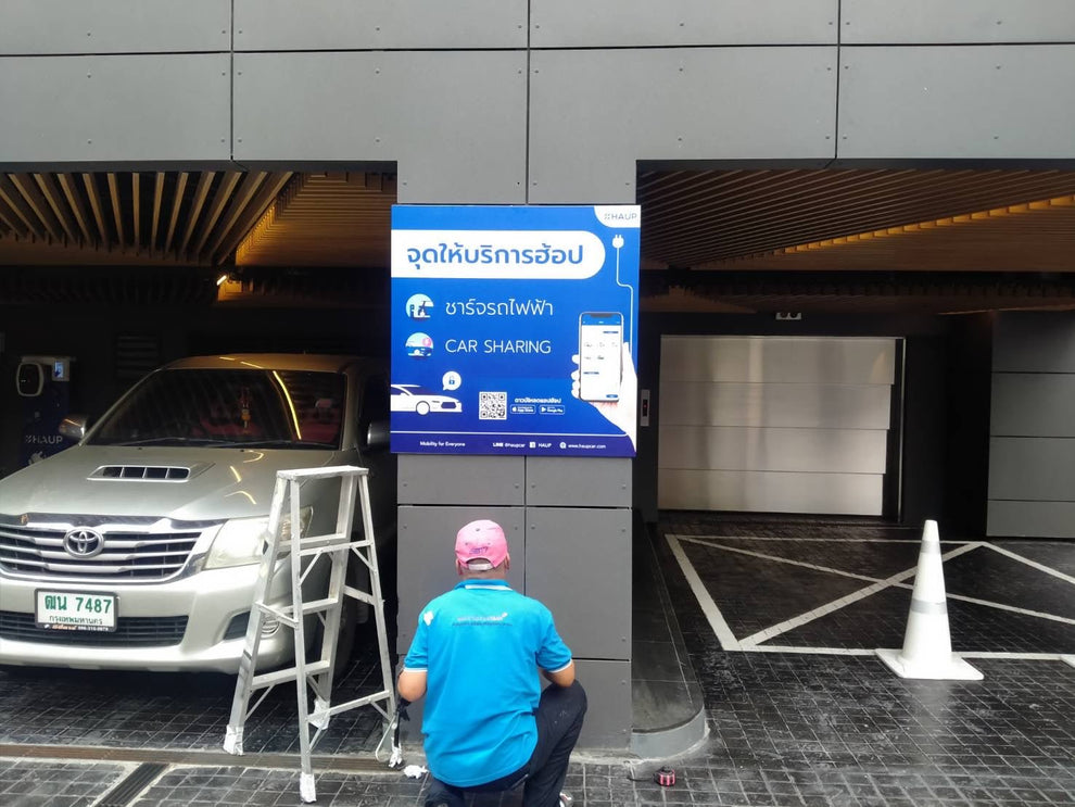 Service signs, storefront signs, metal letters, and light signs.