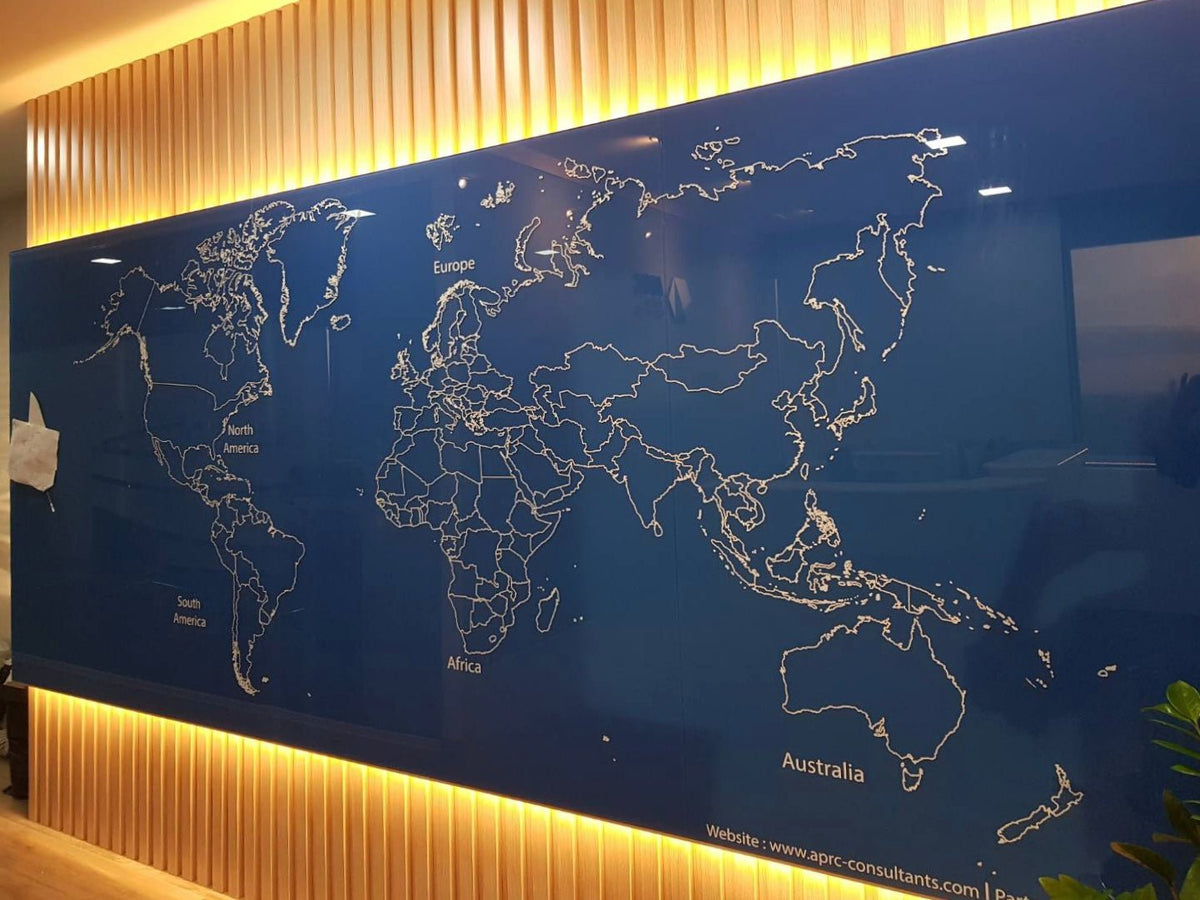 สติ๊กเกอร์ไดคัทติดกระจก สีขาว พิมพ์คมชัด เหมาะสำหรับงานตกแต่งร้านค้า ออฟฟิศ และงานประชาสัมพันธ์