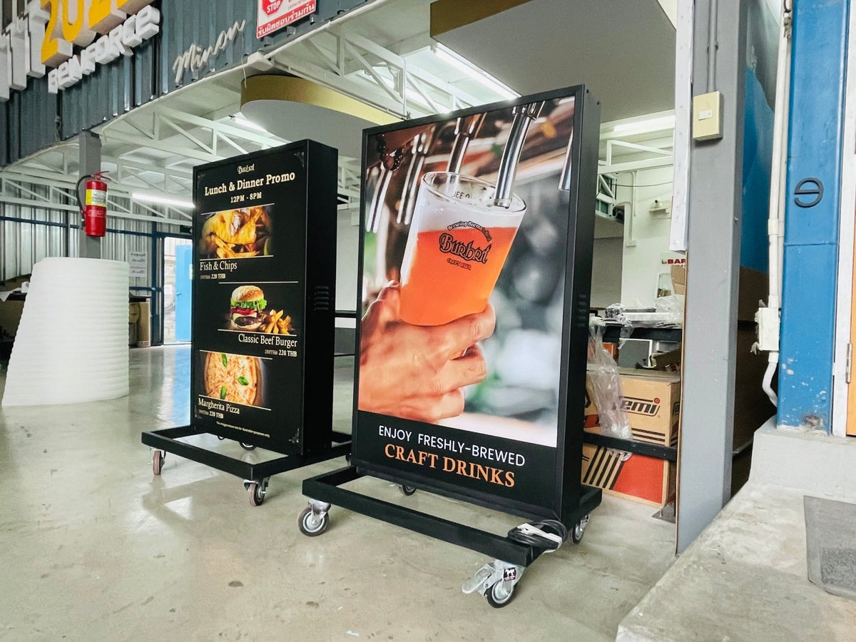 ป้ายไฟล้อเลื่อน และป้ายไฟมีล้อ เคลื่อนย้ายสะดวก สว่างคมชัด เหมาะสำหรับหน้าร้าน งานอีเวนต์ และป้ายโฆษณาโปรโมชัน