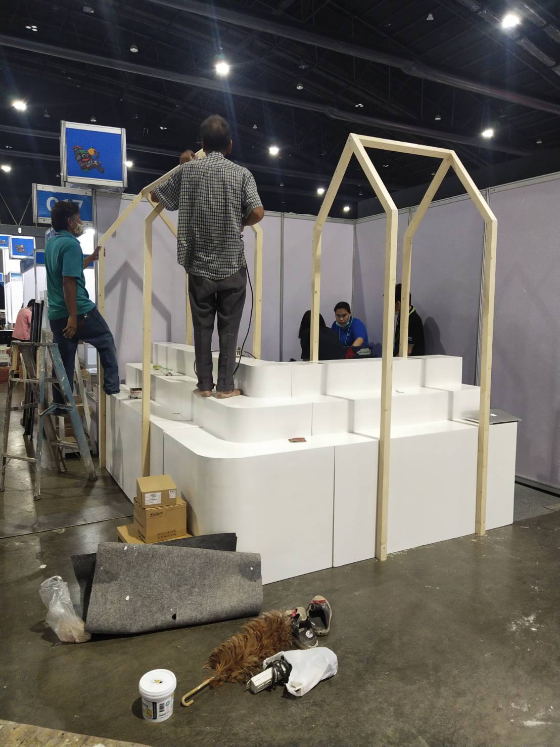 จัดบูธ ตกแต่งดิสเพลย์ร้าน ออกแบบครบวงจร เหมาะสำหรับงานอีเวนต์ งานแสดงสินค้า และโปรโมชัน