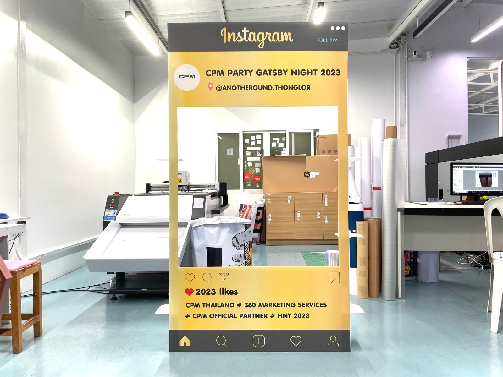 แบคดรอปฟิวเจอร์บอร์ด ฉากถ่ายรูปราคาถูก พิมพ์คมชัด น้ำหนักเบา ติดตั้งง่าย เหมาะสำหรับงานแต่ง งานอีเวนต์ และงานถ่ายภาพ