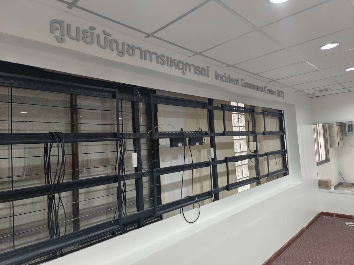 ป้ายศูนย์บัญชาการ ดีไซน์ชัดเจน แข็งแรง ทนทาน เหมาะสำหรับหน่วยงาน องค์กร และอาคารราชการ