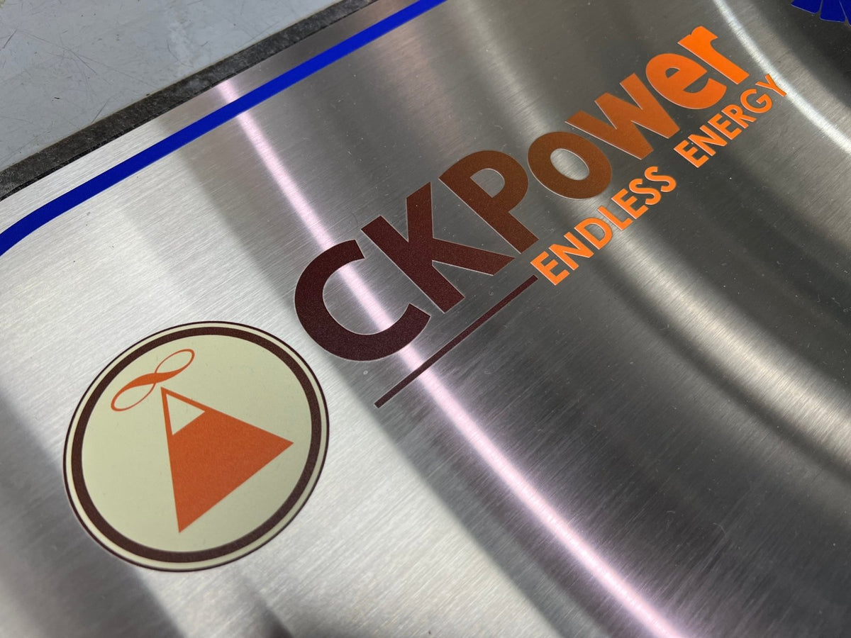 ป้ายสแตนเลส พิมพ์ยูวี คมชัด ทนทาน ดีไซน์หรูหรา เหมาะสำหรับป้ายบริษัท