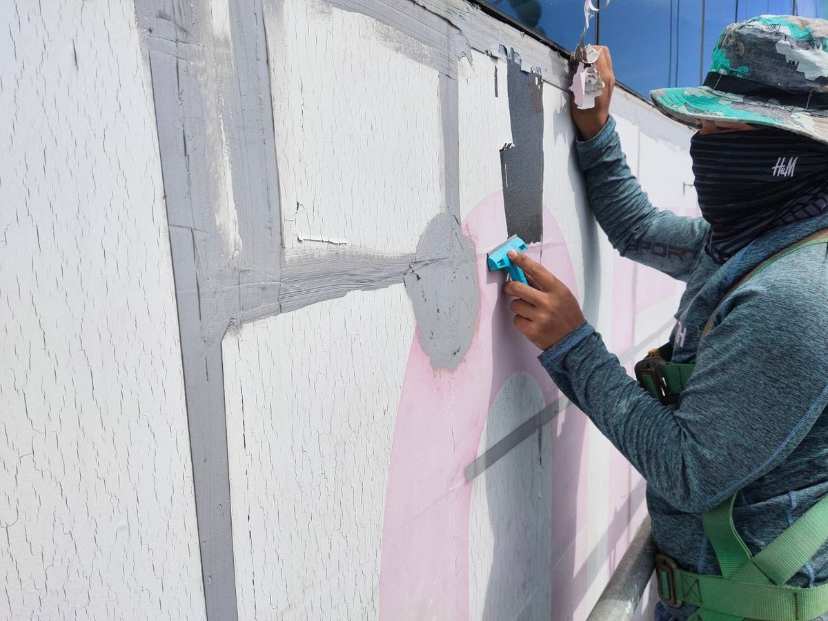 งานลอกสติ๊กเกอร์ตึกสูงติดตั้งใหม่ - Octopus Media Solutions