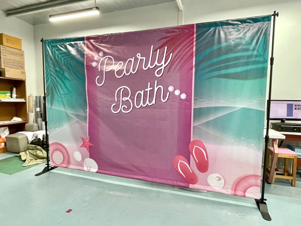 แบคดรอปไวนิล Vinyl Backdrop พิมพ์คมชัด สีสด ทนแดดฝน เหมาะสำหรับงานอีเวนต์ งานถ่ายภาพ และงานโปรโมชันต่าง ๆ