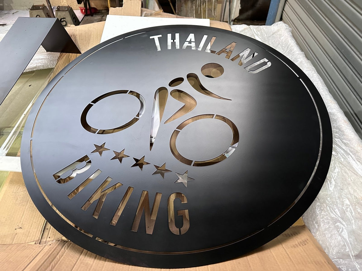 ป้ายโลหะฉลุเลเซอร์ และป้ายเหล็กฉลุเลเซอร์ ตัดคมชัด ดีไซน์สวยงาม ทนทาน เหมาะสำหรับป้ายบริษัท ร้านค้า และงานตกแต่ง