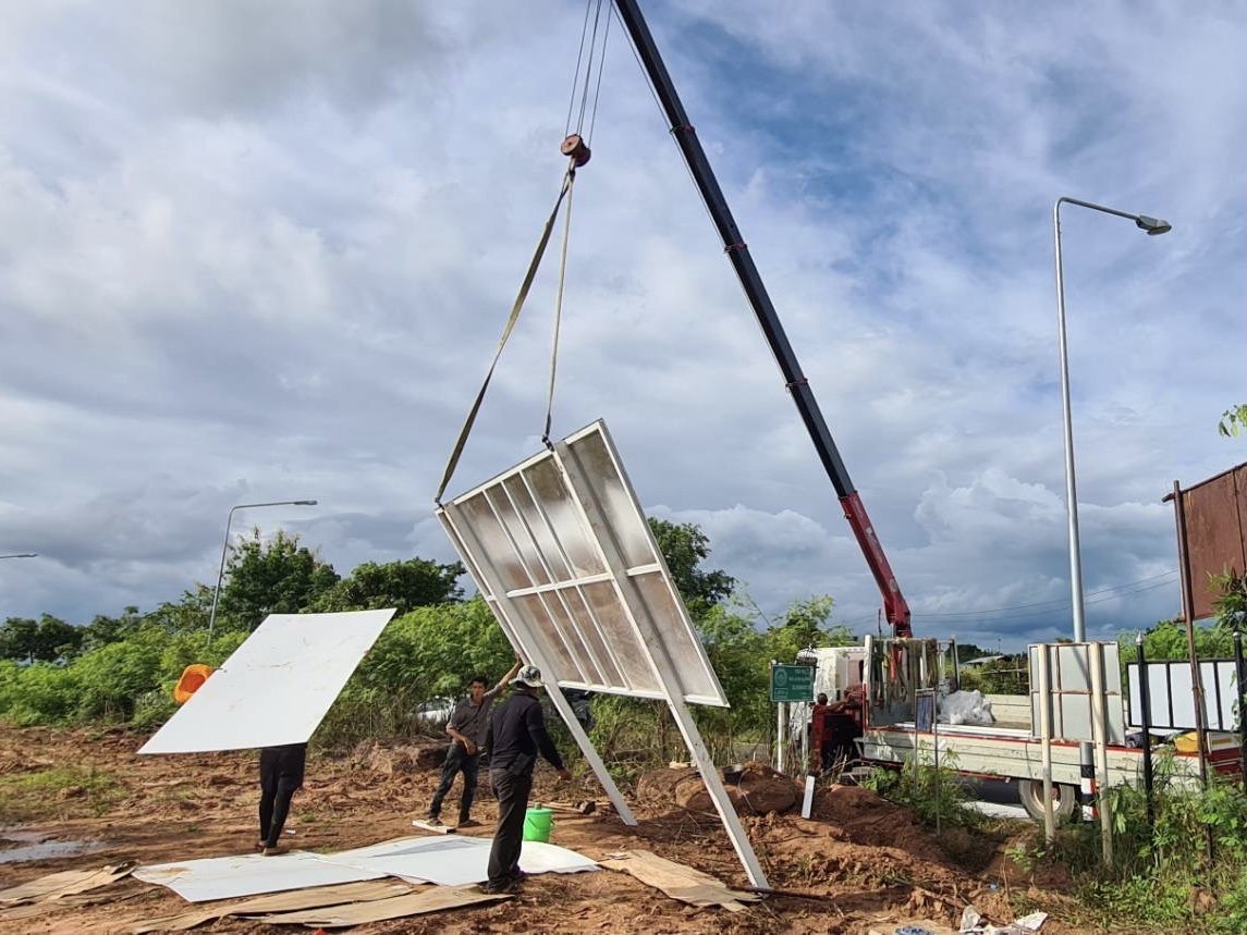 ป้ายเสา Pylon ป้ายทาวเวอร์ ดีไซน์โดดเด่น แข็งแรง ทนทาน เหมาะสำหรับป้ายบริษัท โครงการ อาคาร และงานโฆษณากลางแจ้ง