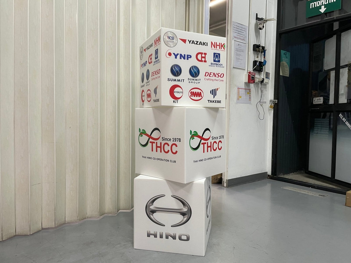 กล่องลูกเต๋า กล่องฟิวเจอร์บอร์ดทรงลูกเต๋า พิมพ์คมชัด เหมาะสำหรับงานอีเวนต์ และดิสเพลย์สินค้า