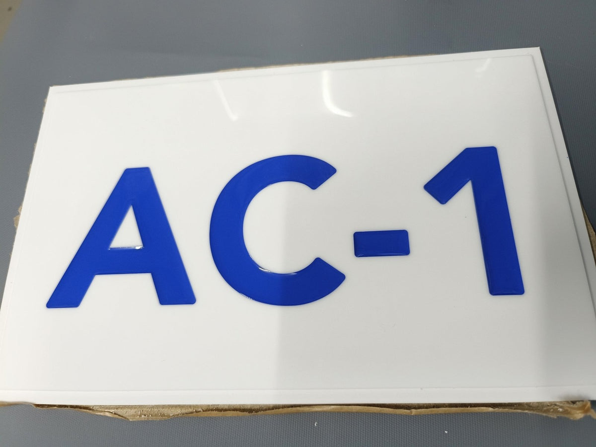 เซาะร่องอะคริลิค Laser Marking งานพิมพ์และแกะสลักคมชัด เนี้ยบหรู เหมาะสำหรับป้ายชื่อ ป้ายบริษัท และงานตกแต่งพิเศษ