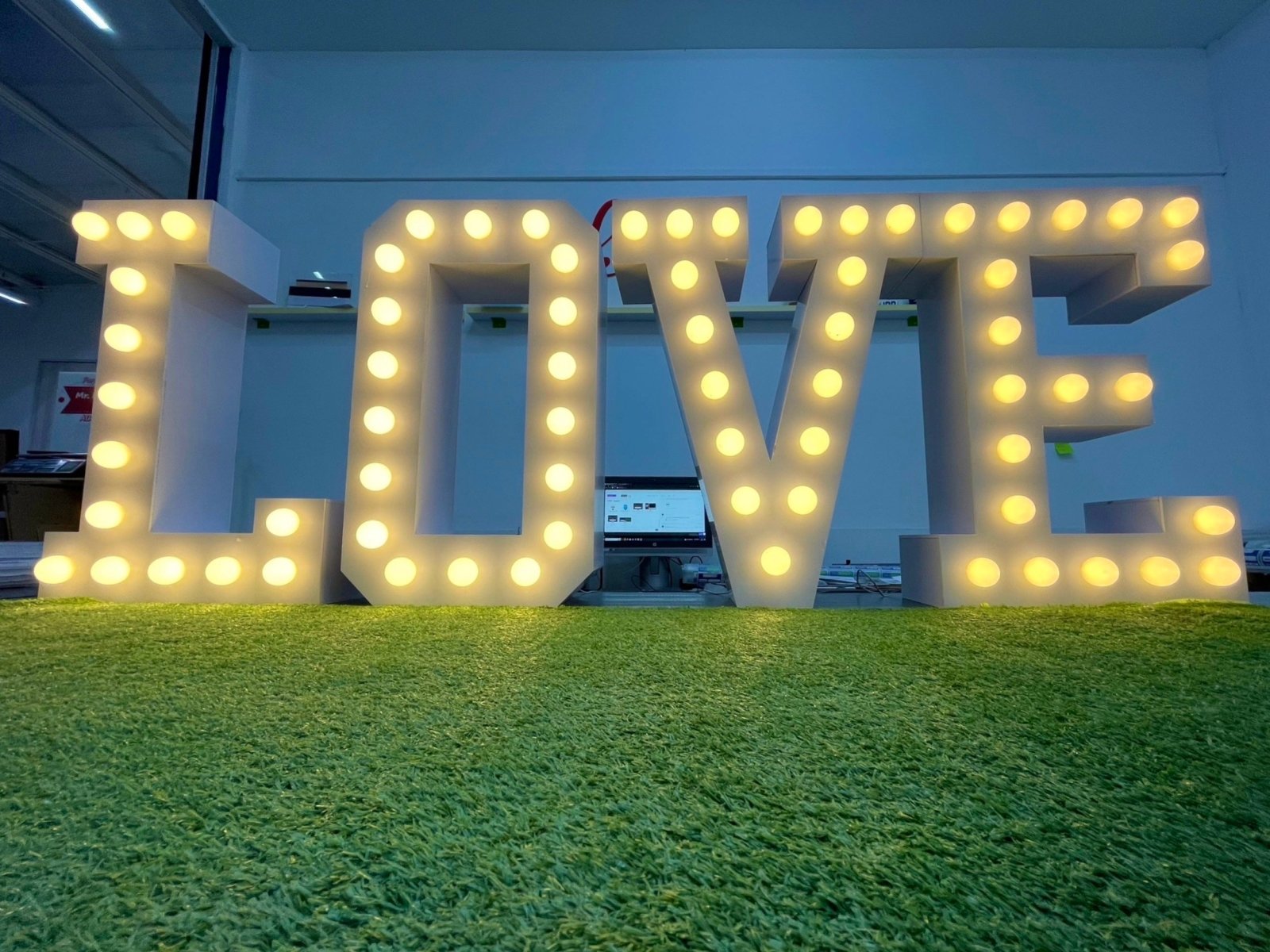 ป้ายไฟปิงปอง LED Bulb ให้แสงสวยคลาสสิก ดึงดูดสายตา เหมาะสำหรับร้านอาหาร คาเฟ่ งานอีเวนต์ และป้ายโปรโมชัน