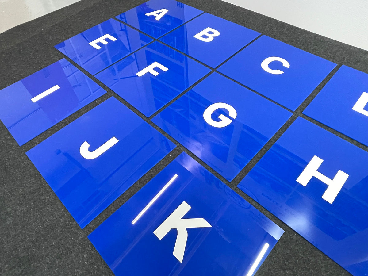 ป้ายอะคริลิคพิมพ์ยูวี แผ่นอะคริลิค และอะคริลิคติดสติ๊กเกอร์ พิมพ์คมชัด สีสวยทนทาน เหมาะสำหรับป้ายบริษัท ร้านค้า และงานตกแต่ง