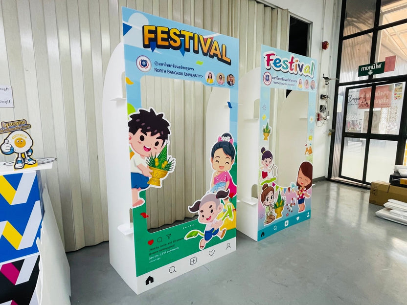 กรอบป้าย Instagram และ Facebook ดีไซน์เหมือนหน้าฟีดโซเชียล เหมาะสำหรับงานอีเวนต์ งานถ่ายภาพ และกิจกรรมโปรโมชัน