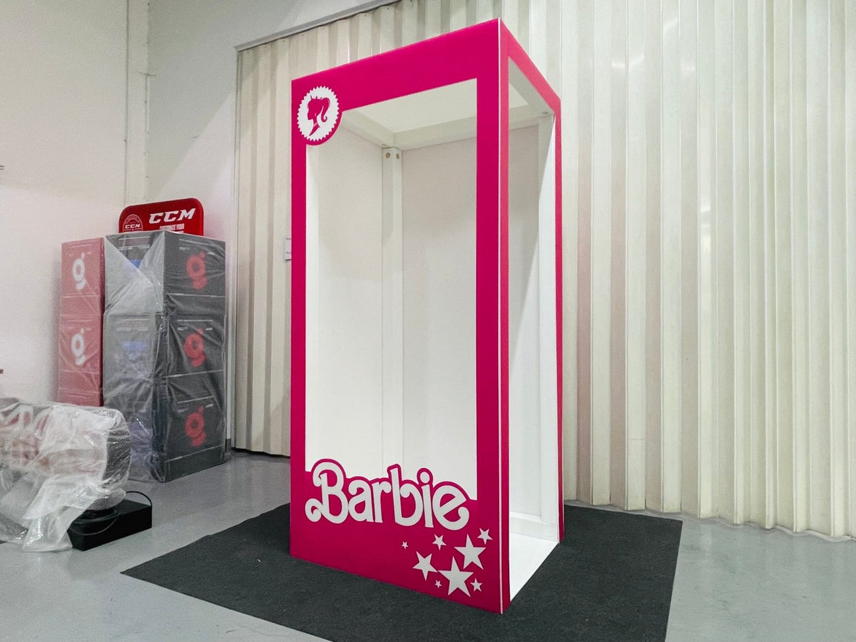 แบคดรอปฟิวเจอร์บอร์ด ฉากถ่ายรูปราคาถูก พิมพ์คมชัด น้ำหนักเบา ติดตั้งง่าย เหมาะสำหรับงานแต่ง งานอีเวนต์ และงานถ่ายภาพ