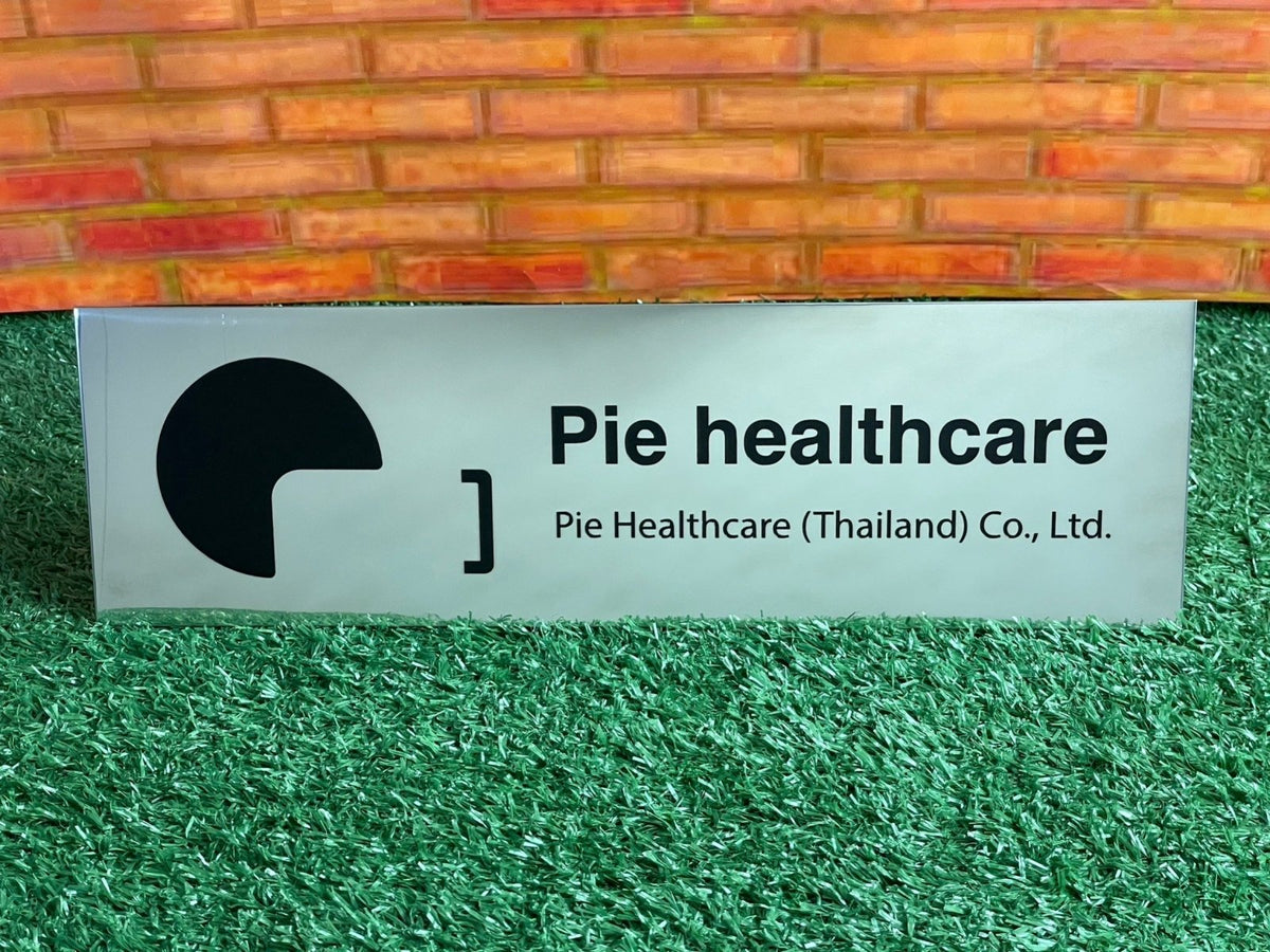 ป้ายตั้งโต๊ะสแตนเลสกัดกรด คมชัด หรูหรา เหมาะสำหรับห้องประชุม บริษัท และองค์กรธุรกิจ