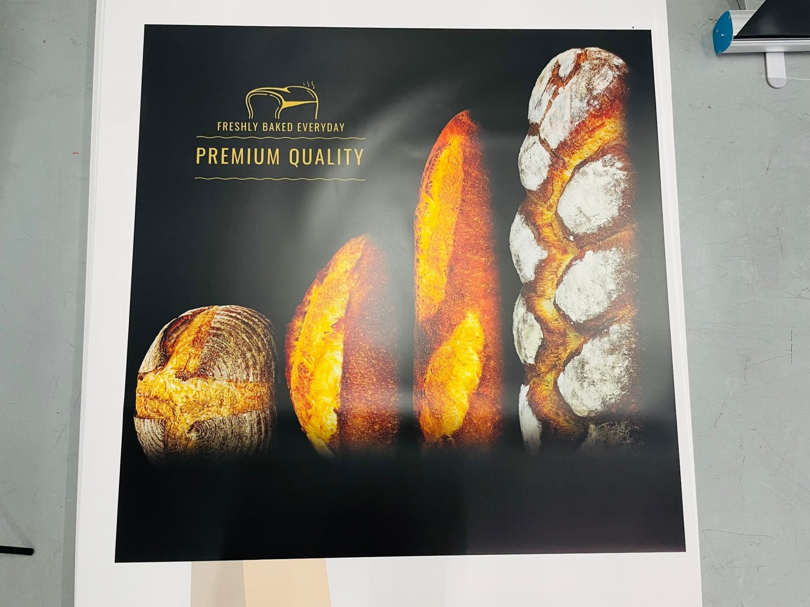 พิมพ์โปสเตอร์โฆษณาสินค้า Poster Ad โปสเตอร์ขนาดใหญ่ พิมพ์คมชัด สีสด เหมาะสำหรับงานโปรโมชัน โฆษณา และตกแต่งร้าน