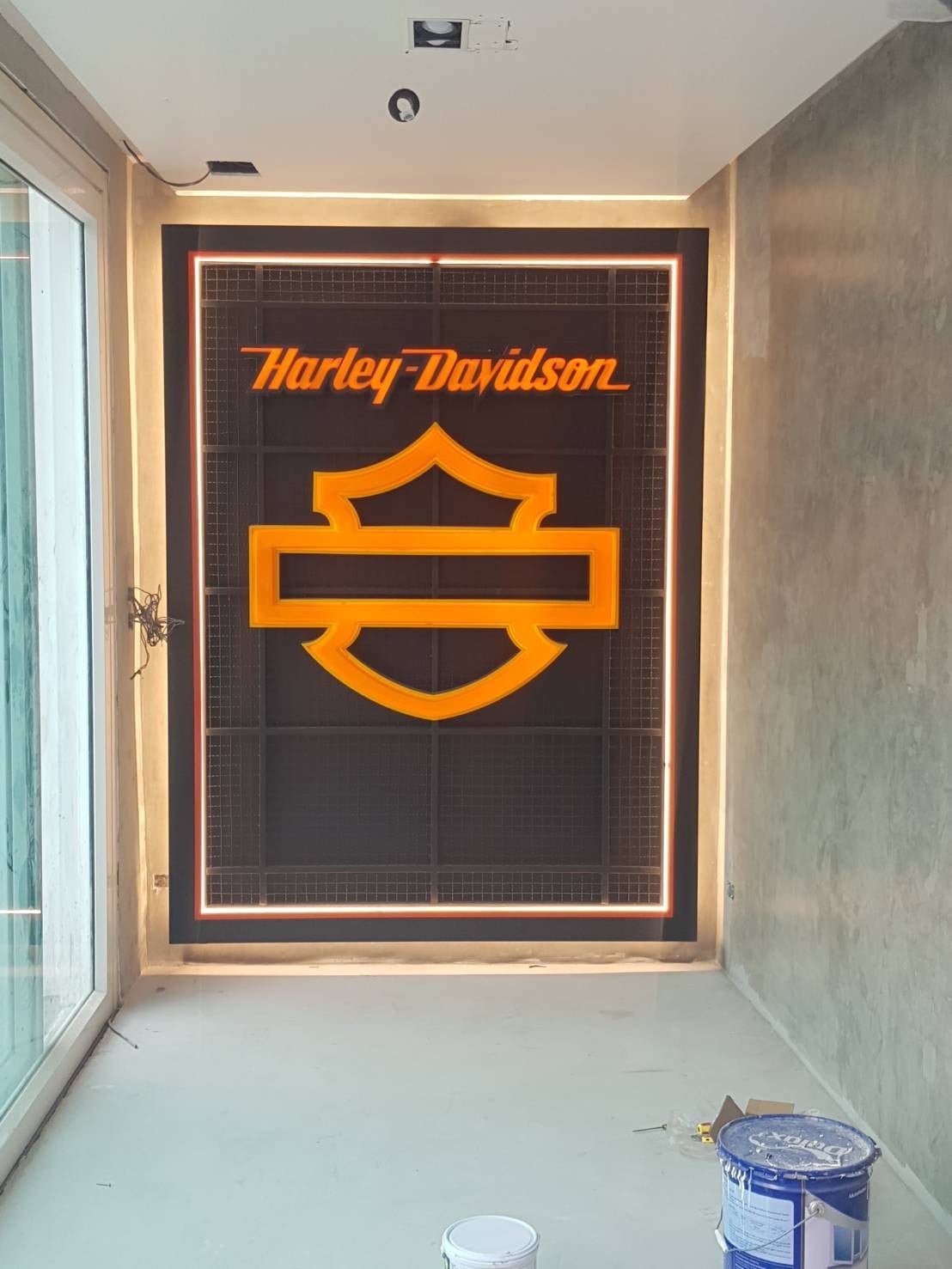 ป้ายกล่องไฟปั๊มนูน และป้ายไฟปั๊มนูน สว่างคมชัด ดีไซน์โดดเด่น เหมาะสำหรับป้ายร้านค้า ป้ายบริษัท และงานโฆษณากลางคืน