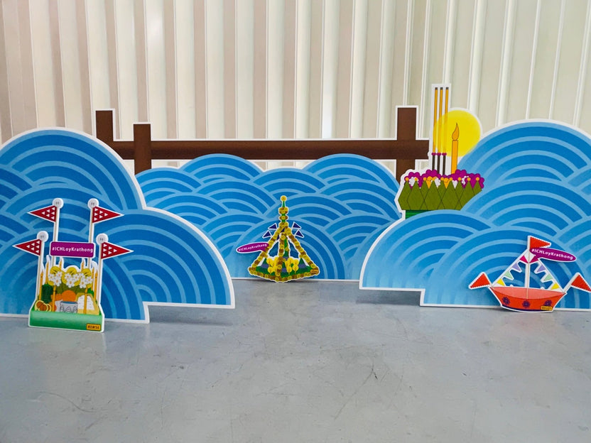 แบคดรอปฟิวเจอร์บอร์ด ฉากถ่ายรูปราคาถูก พิมพ์คมชัด น้ำหนักเบา ติดตั้งง่าย เหมาะสำหรับงานแต่ง งานอีเวนต์ และงานถ่ายภาพ