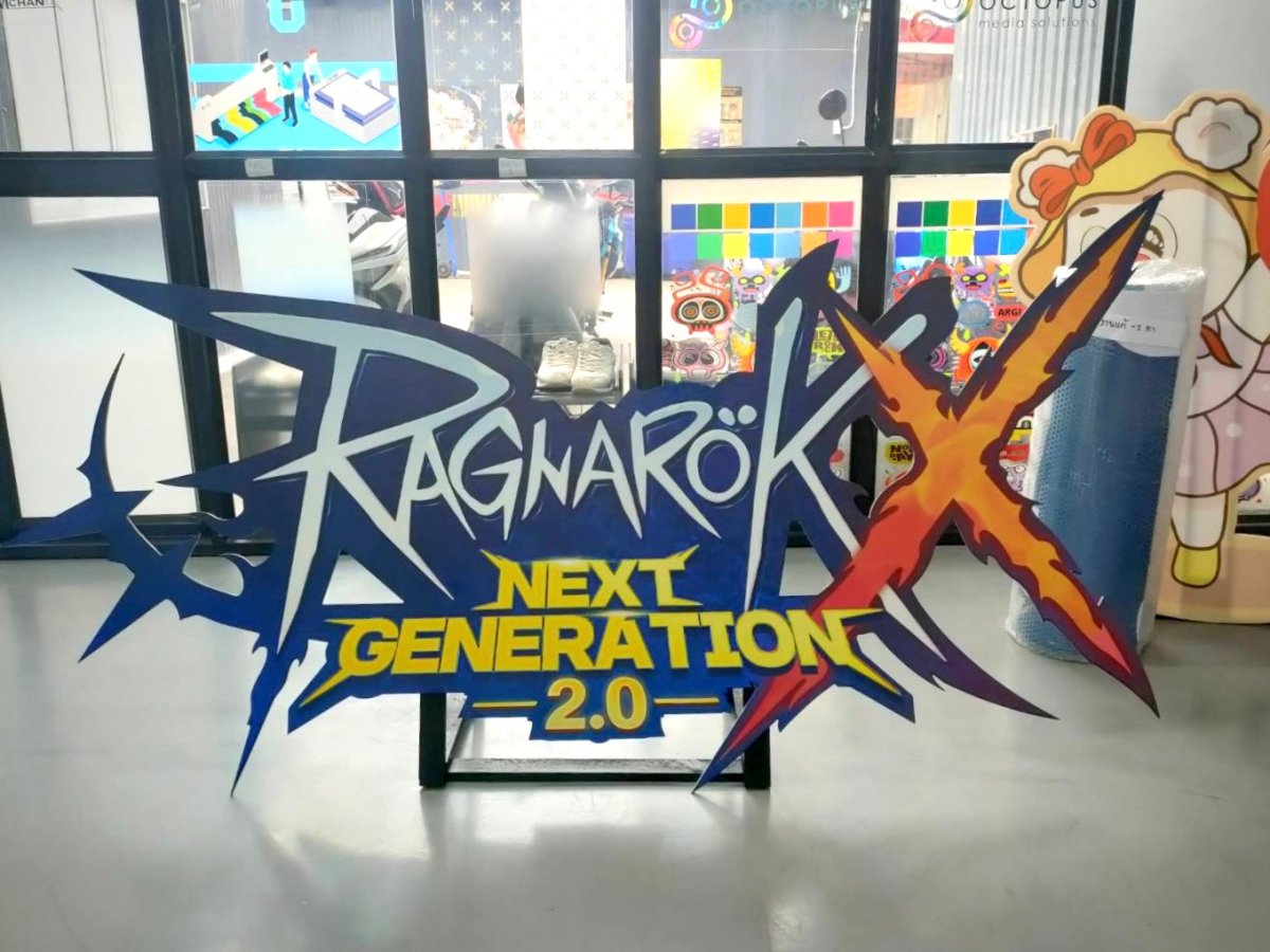 ป้ายโลโก้ตั้งพื้น และป้ายตั้งประกอบฉากถ่ายรูป ดีไซน์สวยสะดุดตา เหมาะสำหรับงานอีเวนต์ งานเปิดตัวสินค้า และการโปรโมทร้านค้า