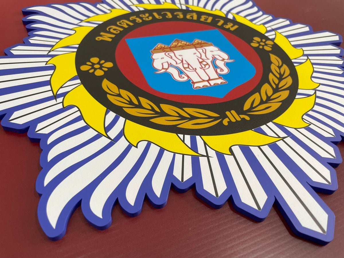 ป้ายพลาสวูด ติดสติ๊กเกอร์ สกรีนพิมพ์ยูวี พิมพ์คมชัด ทนแดดฝน แข็งแรง เหมาะสำหรับงานโฆษณา ป้ายร้าน และป้ายโปรโมชัน