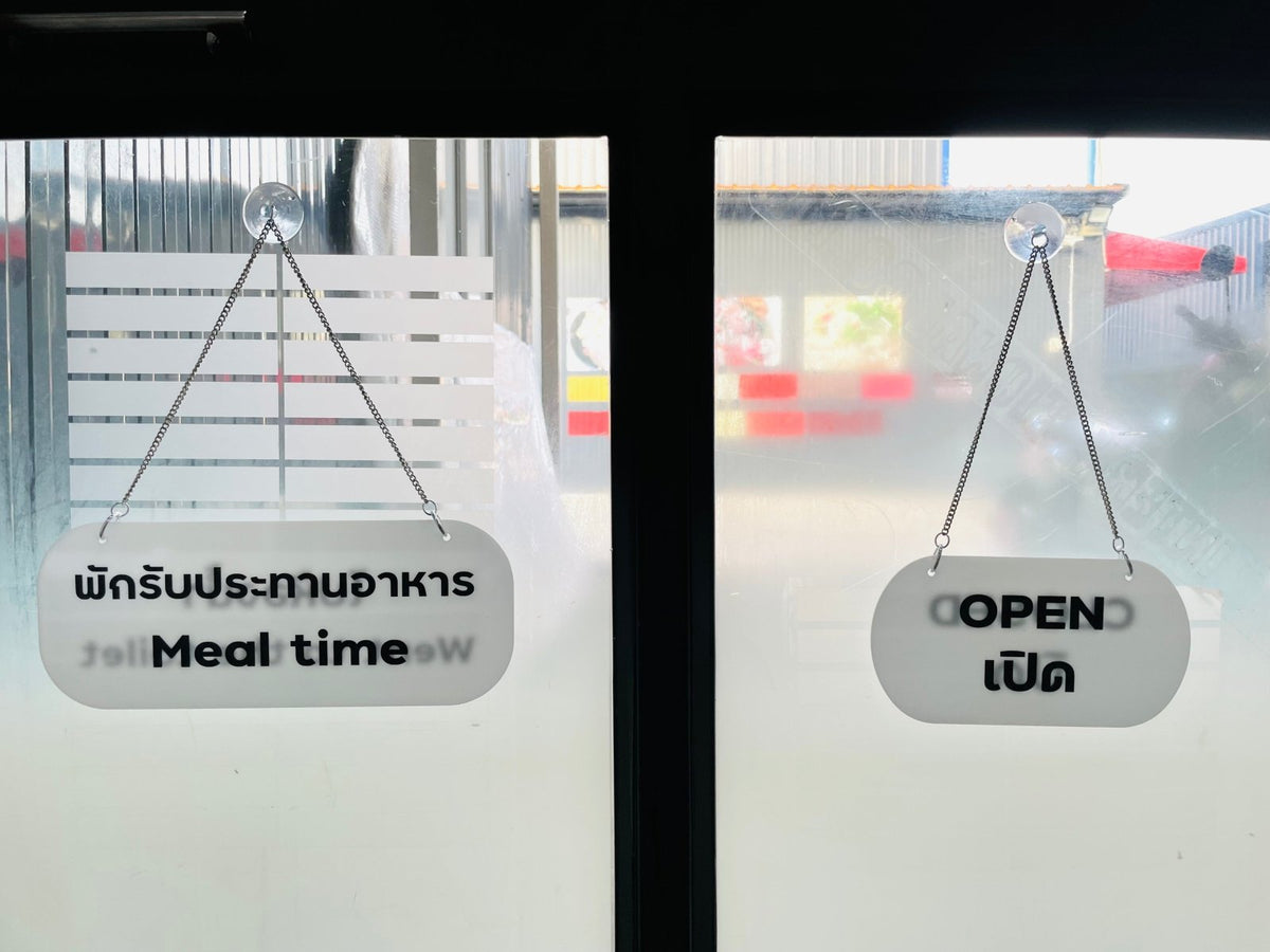 ป้ายแขวน ป้ายคล้องโซ่ และป้ายห้อย พิมพ์คมชัด แข็งแรง ใช้งานสะดวก เหมาะสำหรับป้ายร้านค้า ป้ายประชาสัมพันธ์ และงานอีเวนต์