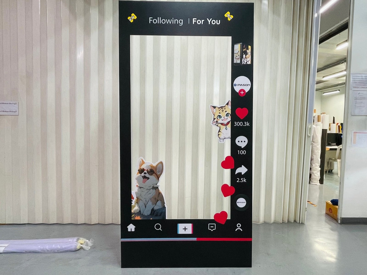 กรอบป้าย Instagram และ Facebook ดีไซน์เหมือนหน้าฟีดโซเชียล เหมาะสำหรับงานอีเวนต์ งานถ่ายภาพ และกิจกรรมโปรโมชัน