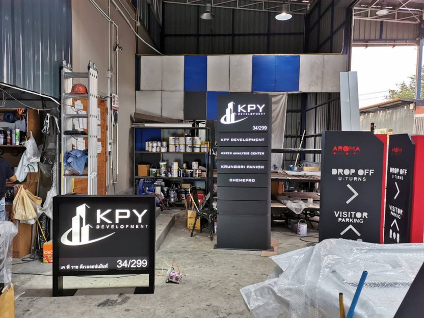 ป้ายคอมโพสิต Composite Signage แข็งแรง ทนทาน พิมพ์คมชัด เหมาะสำหรับป้ายบริษัท อาคาร โครงการ และงานโฆษณากลางแจ้ง