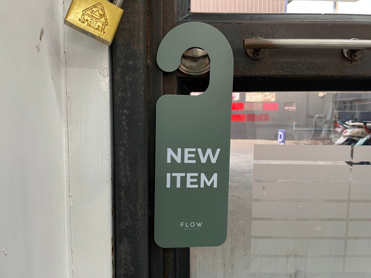 ป้ายแขวน ป้ายคล้องโซ่ และป้ายห้อย พิมพ์คมชัด แข็งแรง ใช้งานสะดวก เหมาะสำหรับป้ายร้านค้า ป้ายประชาสัมพันธ์ และงานอีเวนต์