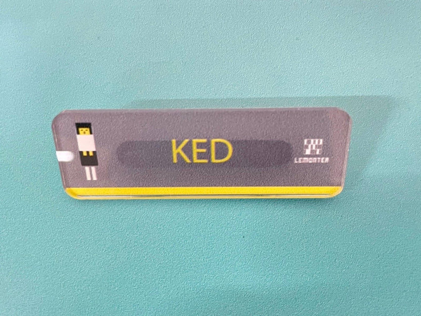 ป้ายชื่อติดอก ป้ายเข็มกลัด แม่เหล็ก เนมแทก ดีไซน์กะทัดรัด เหมาะสำหรับบริษัท และงานอีเวนต์