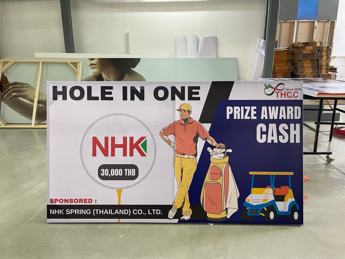 ป้ายสปอนเซอร์ พร้อมโลโก้ Li-Ning และ Yonex พิมพ์คมชัด เหมาะสำหรับงานกีฬา อีเวนต์ การแข่งขัน และโปรโมชันแบรนด์