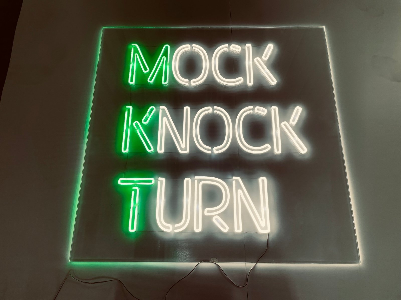 ป้ายไฟนีออน Neon Sign สีสันสดใส ดัดโค้งตามแบบ สวยงามสะดุดตา เหมาะสำหรับร้านอาหาร คาเฟ่ บาร์ และงานตกแต่ง