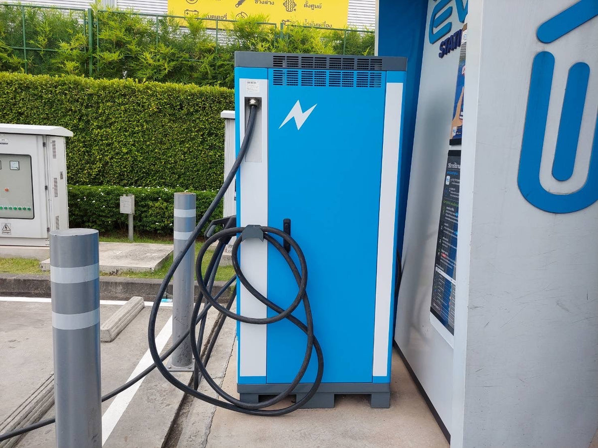 สติ๊กเกอร์ติดสถานี Station EV พิมพ์คมชัด ทนแดดฝน เหมาะสำหรับสถานีชาร์จรถยนต์ไฟฟ้า โปรโมชัน และงานตกแต่งสถานี EV