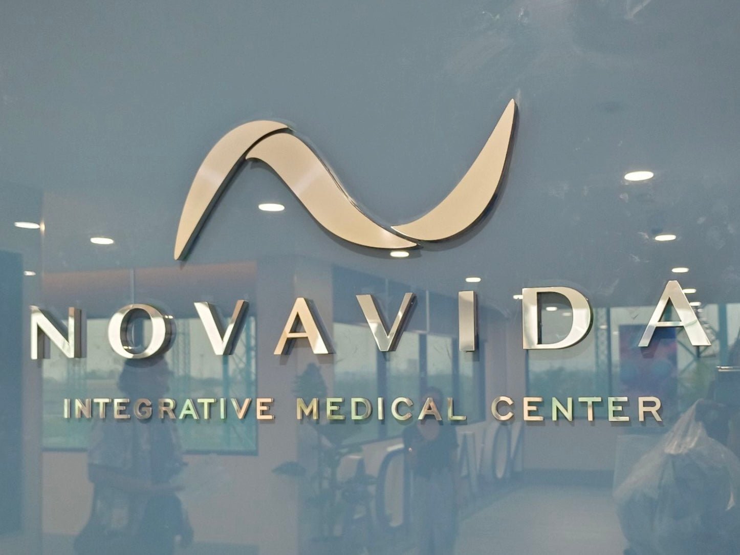 ป้ายตัวอักษรสแตนเลส Stainless Steel Letter Signage หรูหรา แข็งแรง ทนทาน เหมาะสำหรับป้ายบริษัท อาคาร และงานตกแต่ง