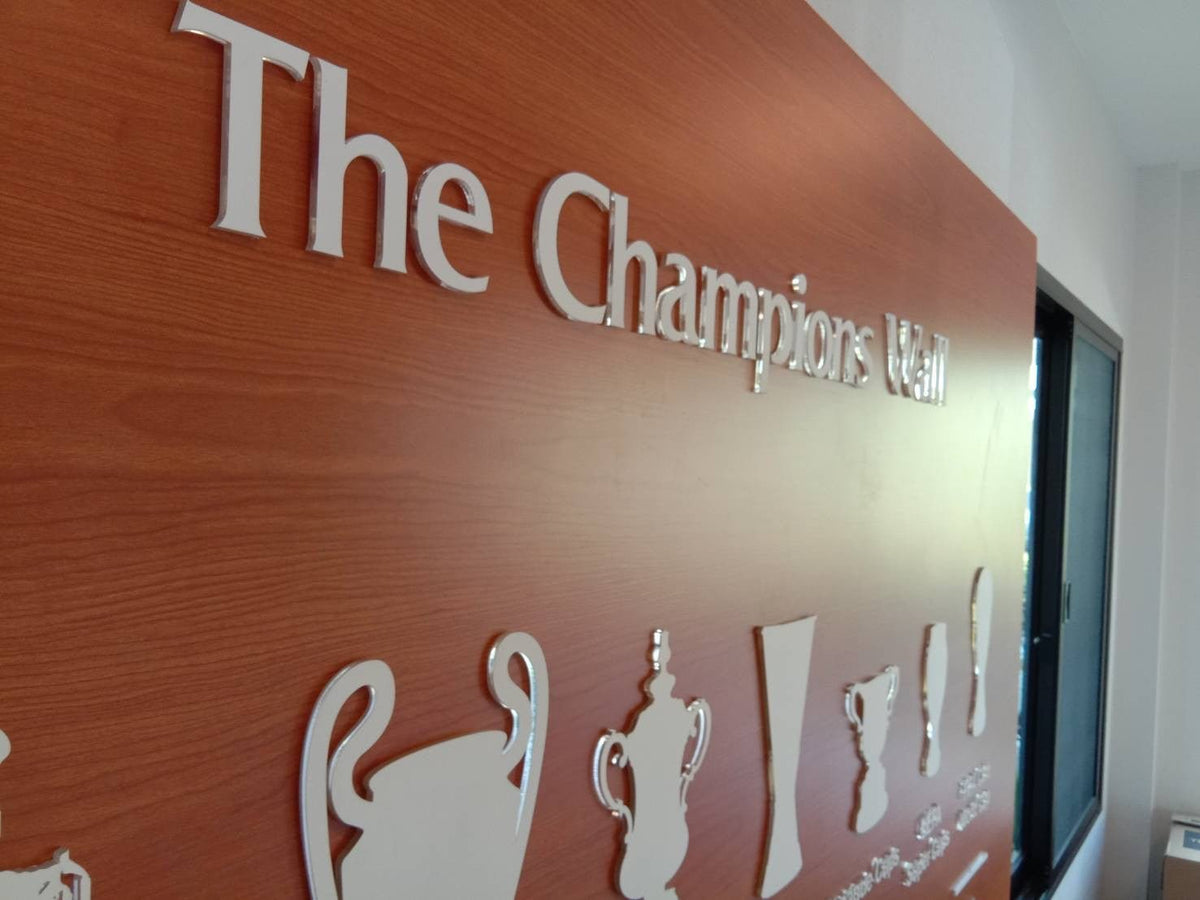 ป้ายอะคริลิคนูน ขอบใส ดีไซน์หรูหรา พิมพ์คมชัด แข็งแรงทนทาน เหมาะสำหรับป้ายบริษัท ป้ายร้านค้า และงานตกแต่งอาคาร