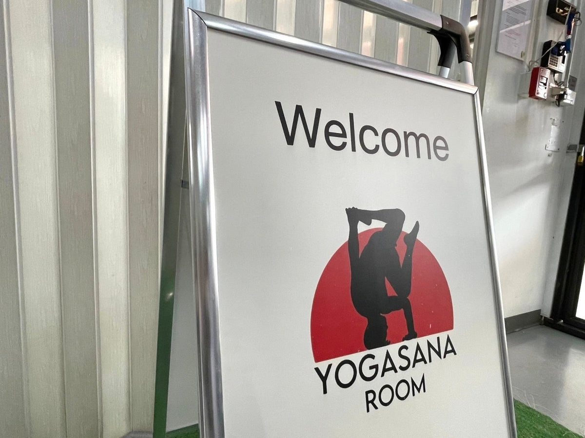 ป้ายตั้งพื้นสำเร็จรูป อลูมิเนียม พับเก็บได้ แข็งแรง ใช้งานสะดวก เหมาะสำหรับอีเวนต์และหน้าร้าน