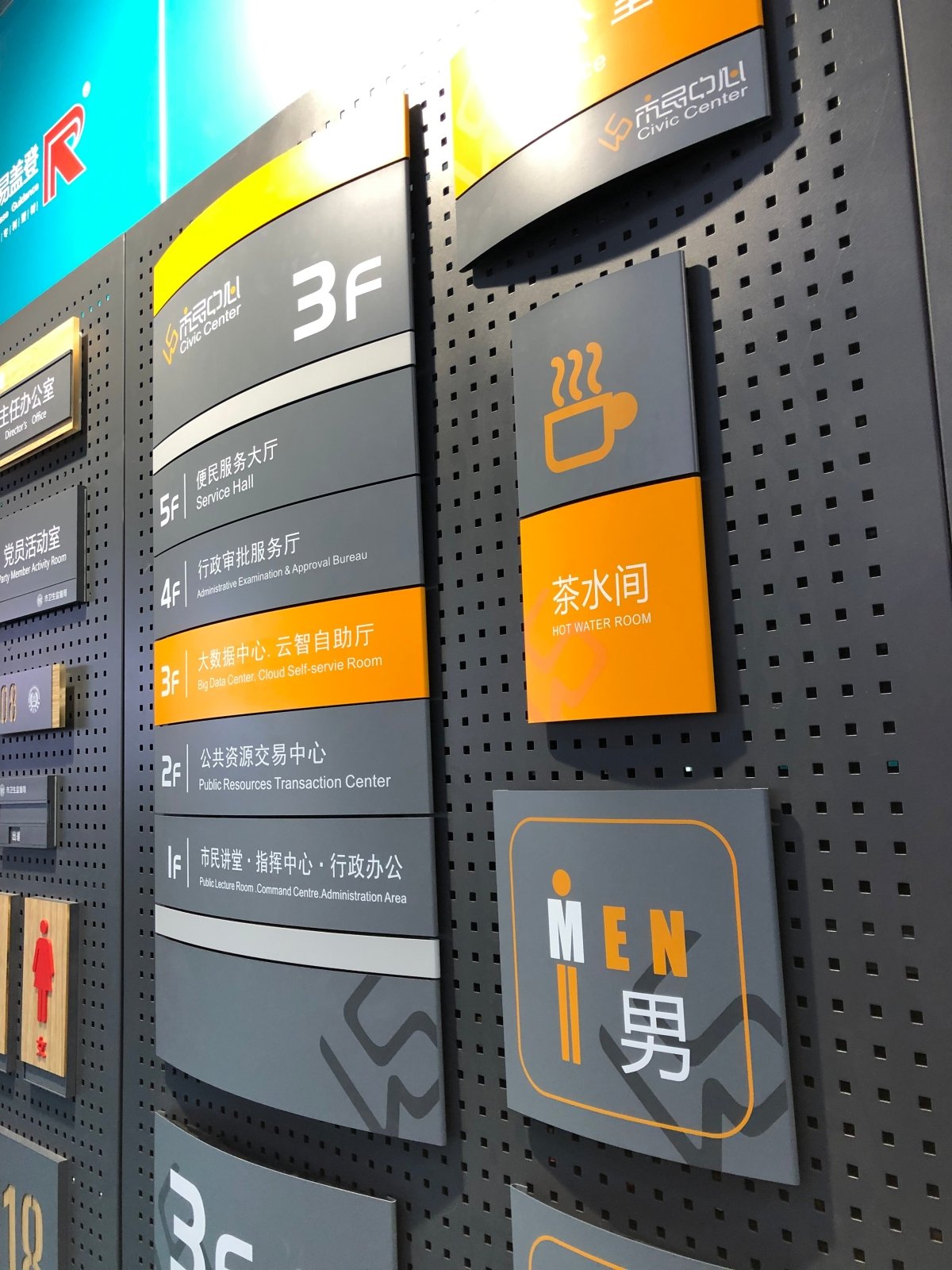 ป้ายโรงแรม ดีไซน์หรูหรา แข็งแรง ทนทาน เหมาะสำหรับโรงแรม รีสอร์ท และธุรกิจท่องเที่ยว