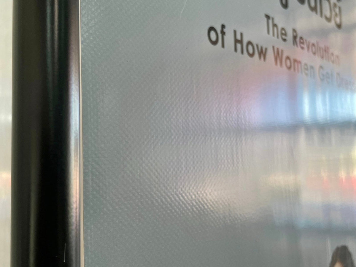 ไวนิลอิงค์เจ็ท เปรียบเทียบเกรด สีสดทนแดดฝน เหมาะสำหรับงานโฆษณา ป้ายหน้าร้าน และอีเวนต์