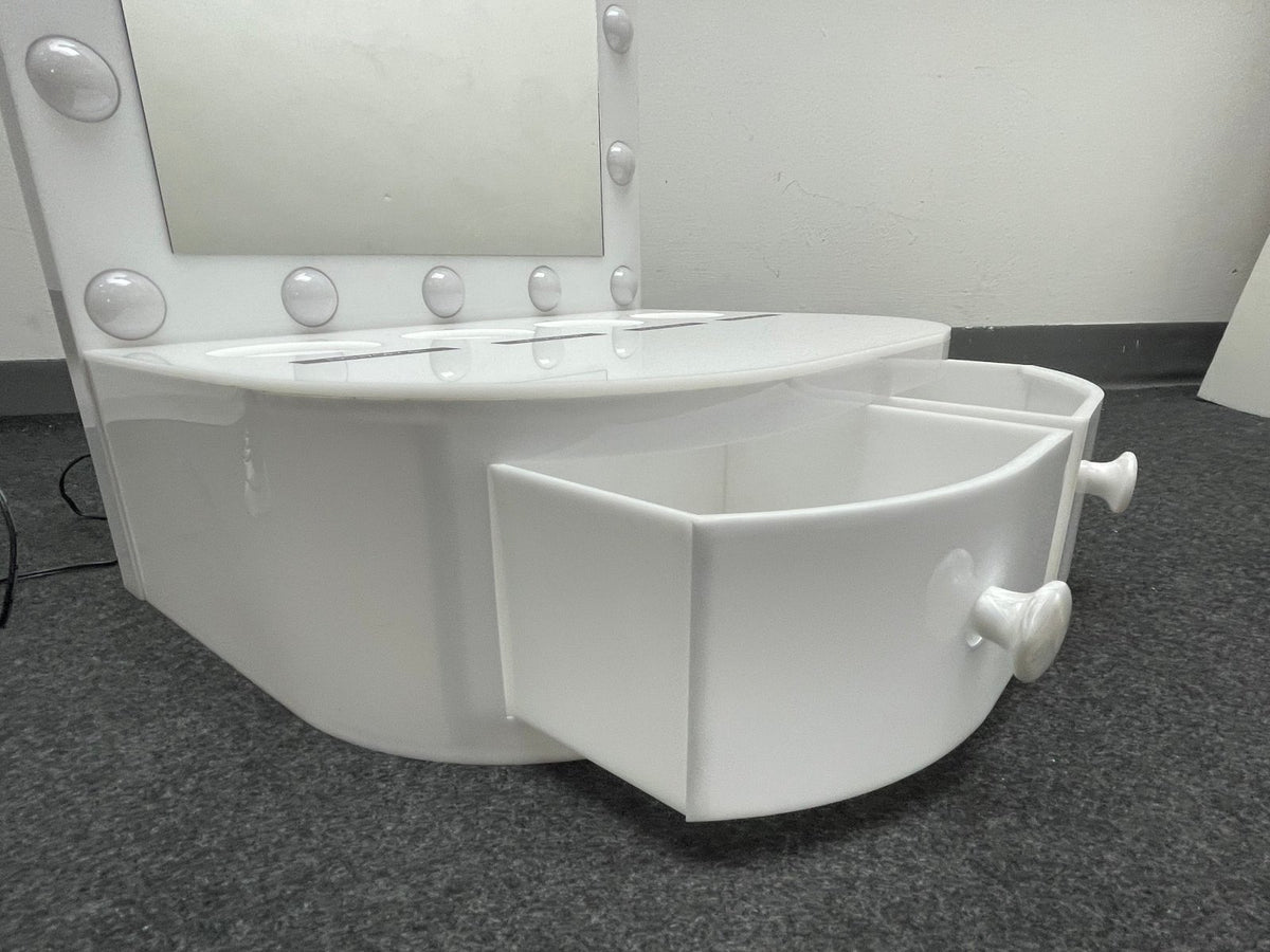 Shelf Display แท่นวางสินค้า แท่นวางเครื่องสำอาง ดีไซน์สวย เหมาะสำหรับโชว์สินค้าในร้านและงานโปรโมชัน