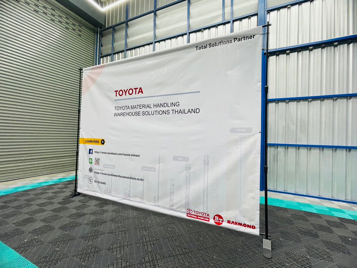 แบคดรอปไวนิล Vinyl Backdrop พิมพ์คมชัด สีสด ทนแดดฝน เหมาะสำหรับงานอีเวนต์ งานถ่ายภาพ และงานโปรโมชันต่าง ๆ